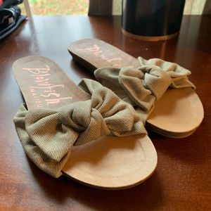Brand new never worn super cute sandals